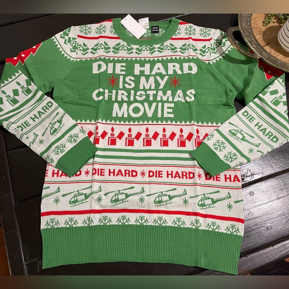 NWT mens die hard Xmas sweater medium